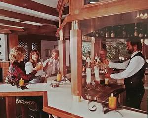 Herr Galante in der Hotelbar